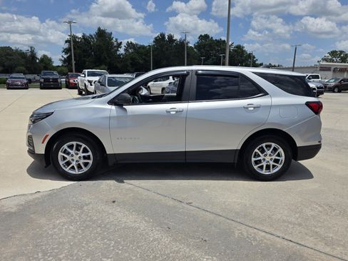 Used 2022 Chevrolet Equinox LS FWD image 3