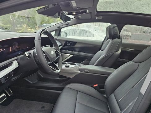 New 2026 Cadillac Optiq Luxury 2 image 27