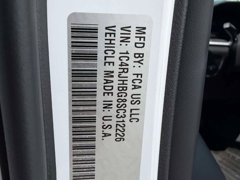 Used 2025 Jeep Grand Cherokee Limited image 21