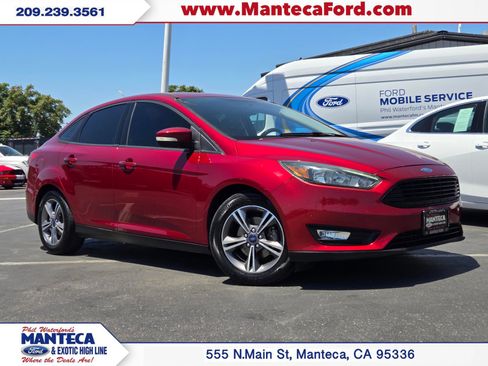 Used 2017 Ford Focus SE FWD image 1