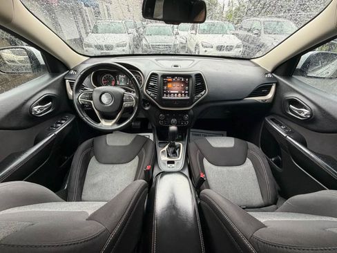 Used 2014 Jeep Cherokee Latitude w/ Comfort/Convenience Group FWD image 38