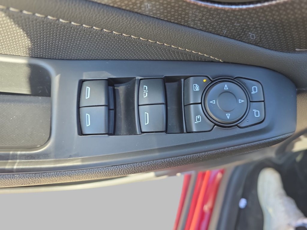 Used 2023 Chevrolet Traverse Premier AWD/4WD image 31