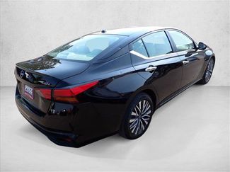 Used 2023 Nissan Altima 2.5 SV w/ SV Premium Package FWD video 4