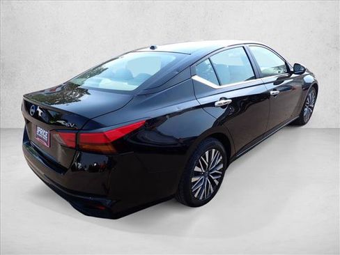 Used 2023 Nissan Altima 2.5 SV w/ SV Premium Package FWD image 4
