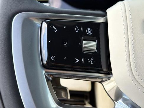 New 2026 Land Rover Range Rover SE image 32