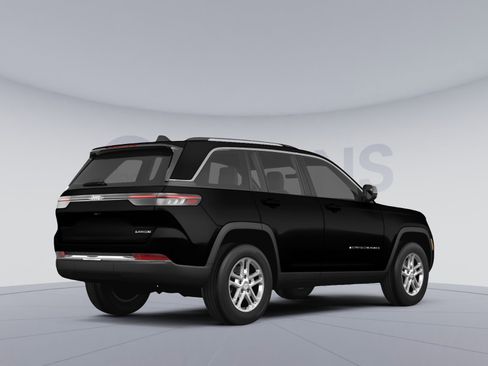 Used 2023 Jeep Grand Cherokee Laredo w/ Luxury Tech Group I AWD/4WD image 4