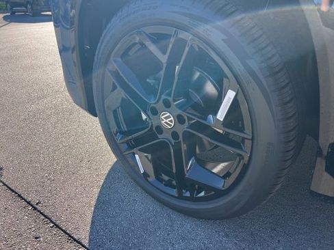New 2026 Volkswagen Tiguan SE R-Line image 5