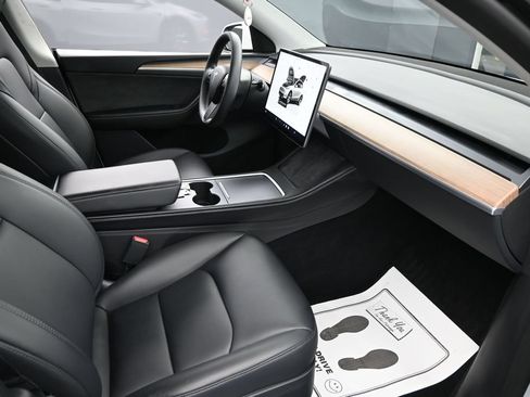 Used 2023 Tesla Model Y Long Range AWD/4WD image 31