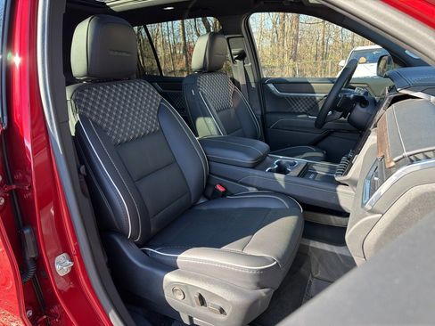 Used 2024 GMC Acadia Denali w/ Super Cruise Package image 9