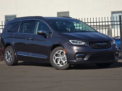 Used 2023 Chrysler Pacifica Limited