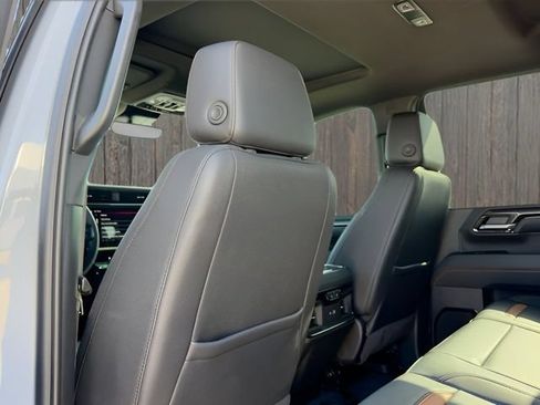 Used 2025 GMC Sierra 2500 AT4 w/ AT4 Premium Plus Package AWD/4WD image 24