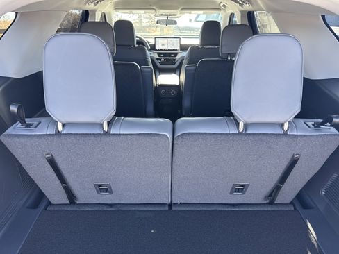 New 2026 Ford Explorer Active w/ Active Comfort Package image 18