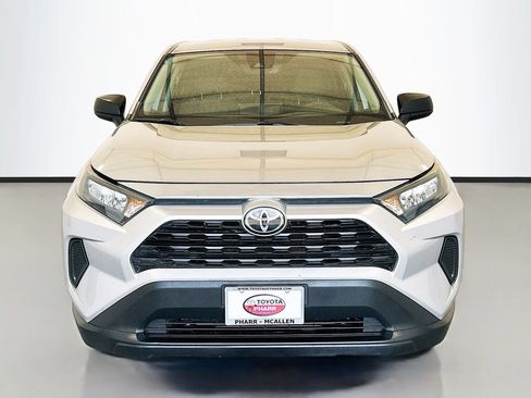 Used 2022 Toyota RAV4 LE FWD image 2