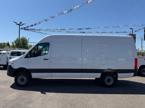 Used 2024 Mercedes-Benz Sprinter 2500 image 4