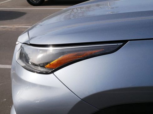 Used 2021 Toyota Highlander XLE image 16