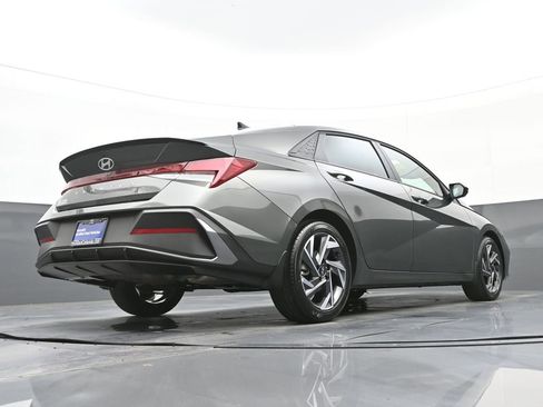 Certified 2025 Hyundai Elantra Sport image 46