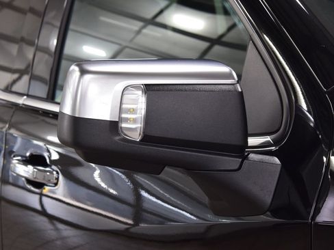Used 2025 Chevrolet Silverado 1500 High Country w/ High Country Premium Package AWD/4WD image 17