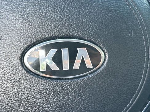 Used 2017 Kia Cadenza Premium image 20