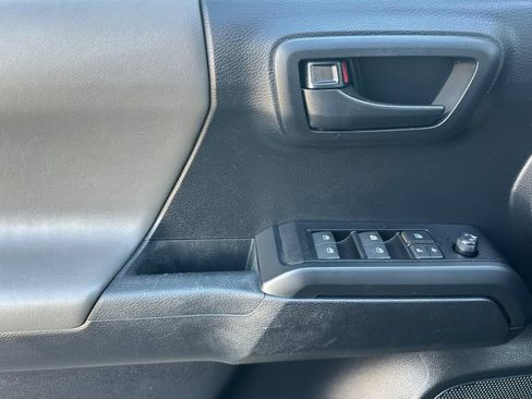 Used 2019 Toyota Tacoma SR w/ SR Convenience Package image 11