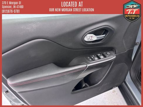 Used 2014 Jeep Cherokee Trailhawk w/ Comfort/Convenience Group AWD/4WD image 35