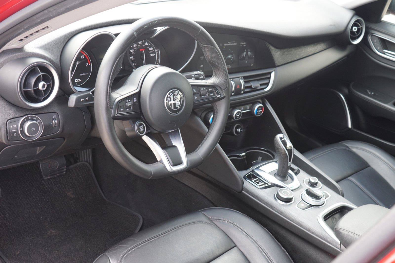 Used 2020 Alfa Romeo Giulia w/ Nero Edizione RWD image 9