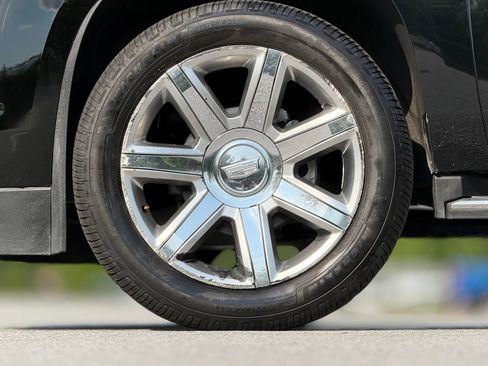 Used 2018 Cadillac Escalade Premium Luxury RWD image 18