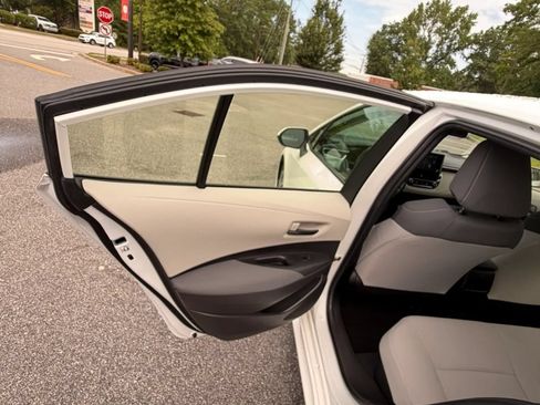 Used 2022 Toyota Corolla LE FWD image 18