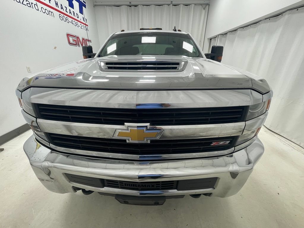 Used 2017 Chevrolet Silverado 2500 LT w/ LT Convenience Package AWD/4WD image 2