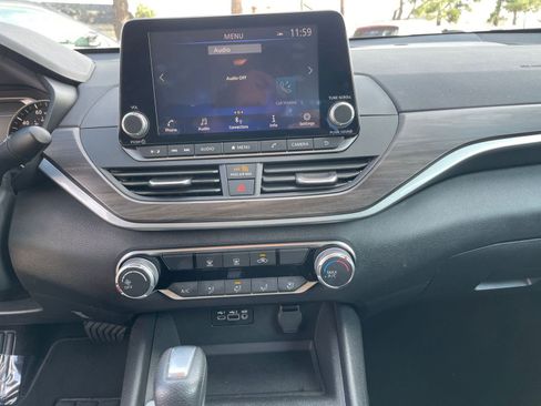 Used 2025 Nissan Altima 2.5 SV image 17