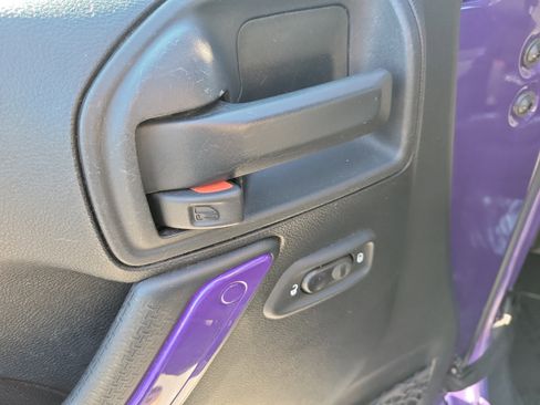 Used 2017 Jeep Wrangler Unlimited Sahara w/ Connectivity Group image 20