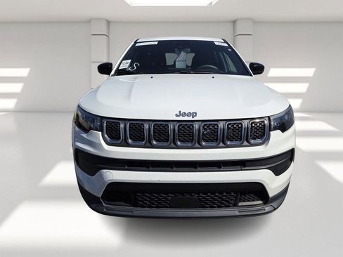 Used 2023 Jeep Compass Sport image 2