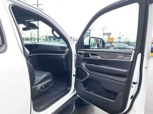 Used 2022 Jeep Wagoneer Series III image 16