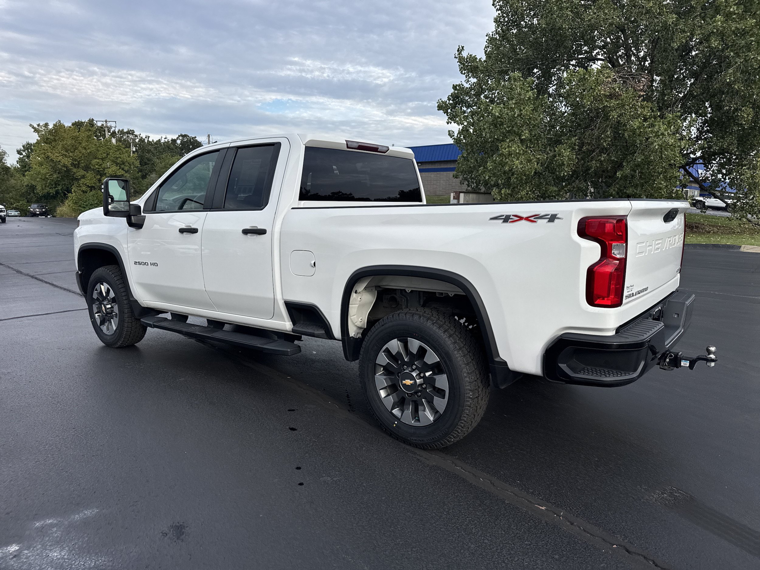 Used 2021 Chevrolet Silverado 2500 Custom w/ Custom Value Package AWD/4WD image 4