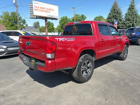 Used 2017 Toyota Tacoma TRD Sport w/ Tow Package AWD/4WD image 8