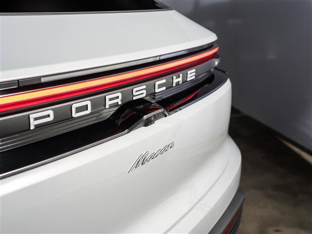 Used 2026 Porsche Macan Electric RWD image 33