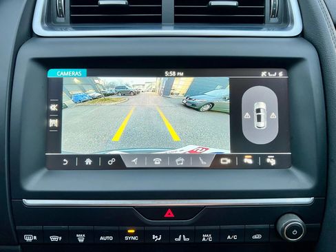 Used 2020 Jaguar E-PACE SE image 32