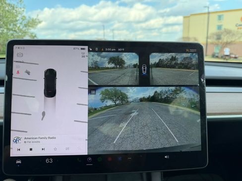 Used 2025 Tesla Model Y Long Range RWD image 13