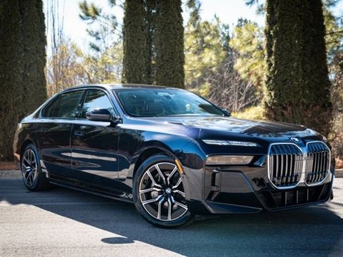 Used 2023 BMW i7 xDrive60 w/ Executive Package 2 image 4