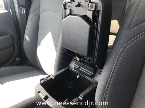 New 2025 Jeep Gladiator Sport image 23