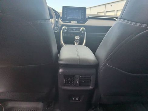 Used 2021 Toyota RAV4 XLE Premium AWD/4WD image 33