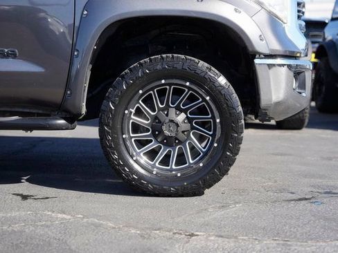 Used 2017 Toyota Tundra SR5 w/ SR5 Upgrade Package image 4