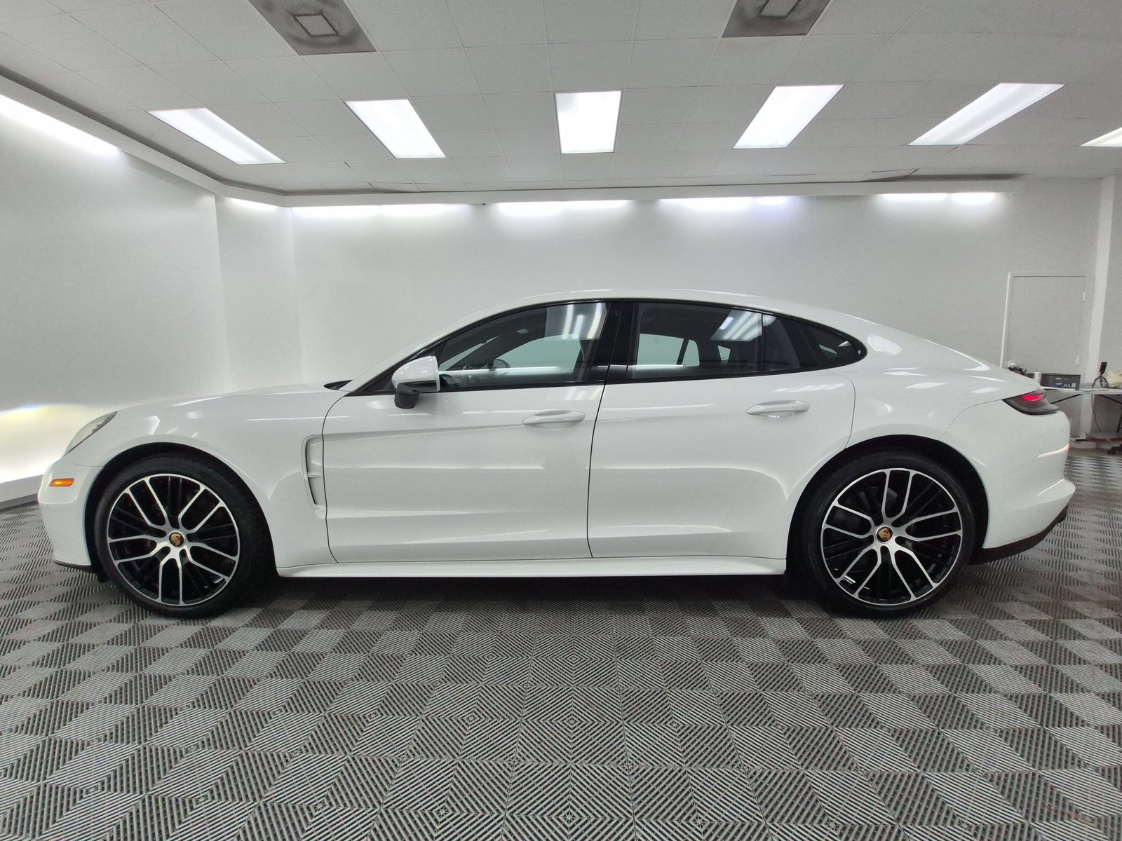 Used 2023 Porsche Panamera Platinum Edition w/ Sport Chrono Package RWD image 2