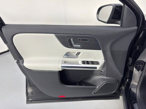 Used 2021 Mercedes-Benz GLA 35 AMG 4MATIC w/ Premium Package image 43