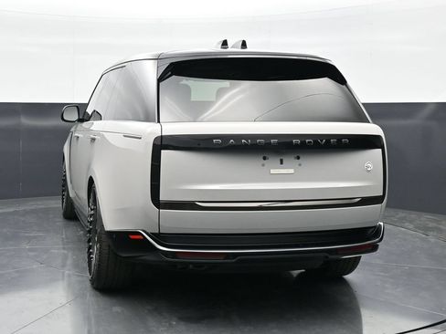 Used 2025 Land Rover Range Rover SV AWD/4WD image 7