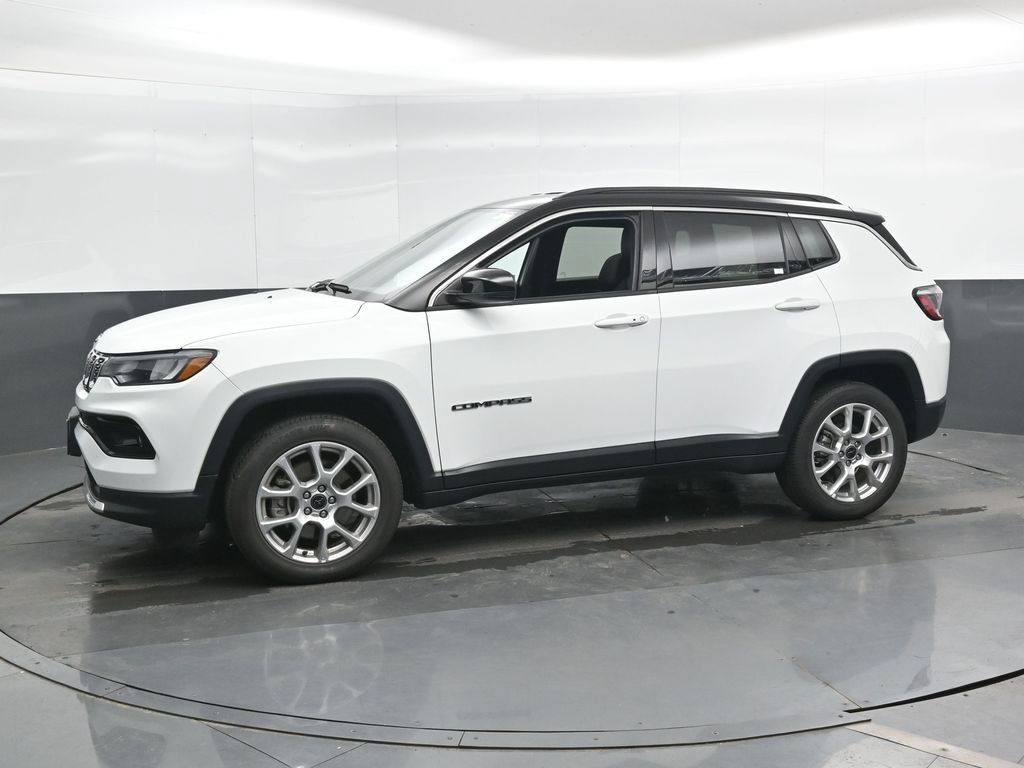 Used 2025 Jeep Compass Limited AWD/4WD image 8