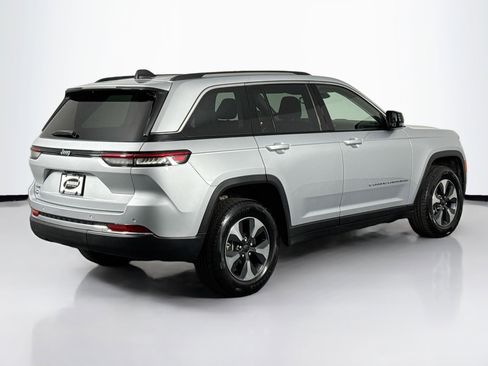 Used 2022 Jeep Grand Cherokee Limited 4xe image 11