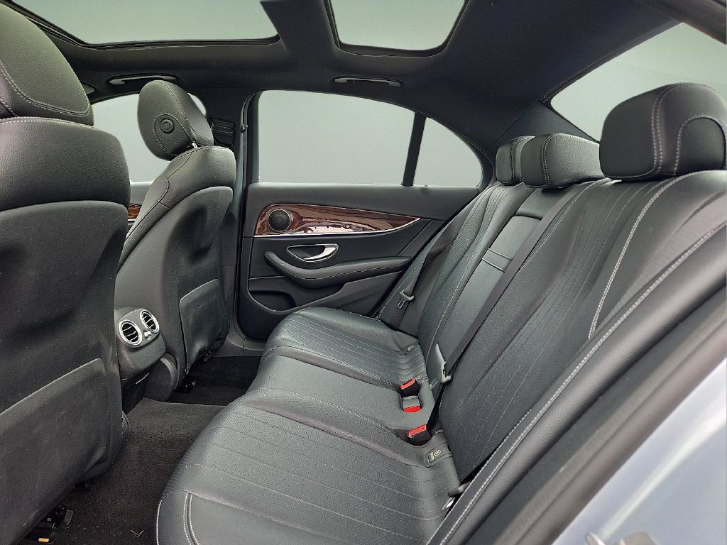Used 2017 Mercedes-Benz E 300 4MATIC image 10