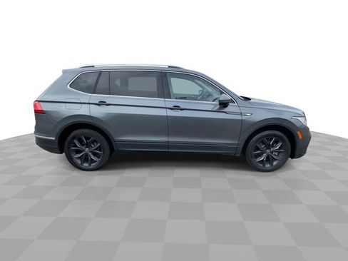 Used 2024 Volkswagen Tiguan SE image 3