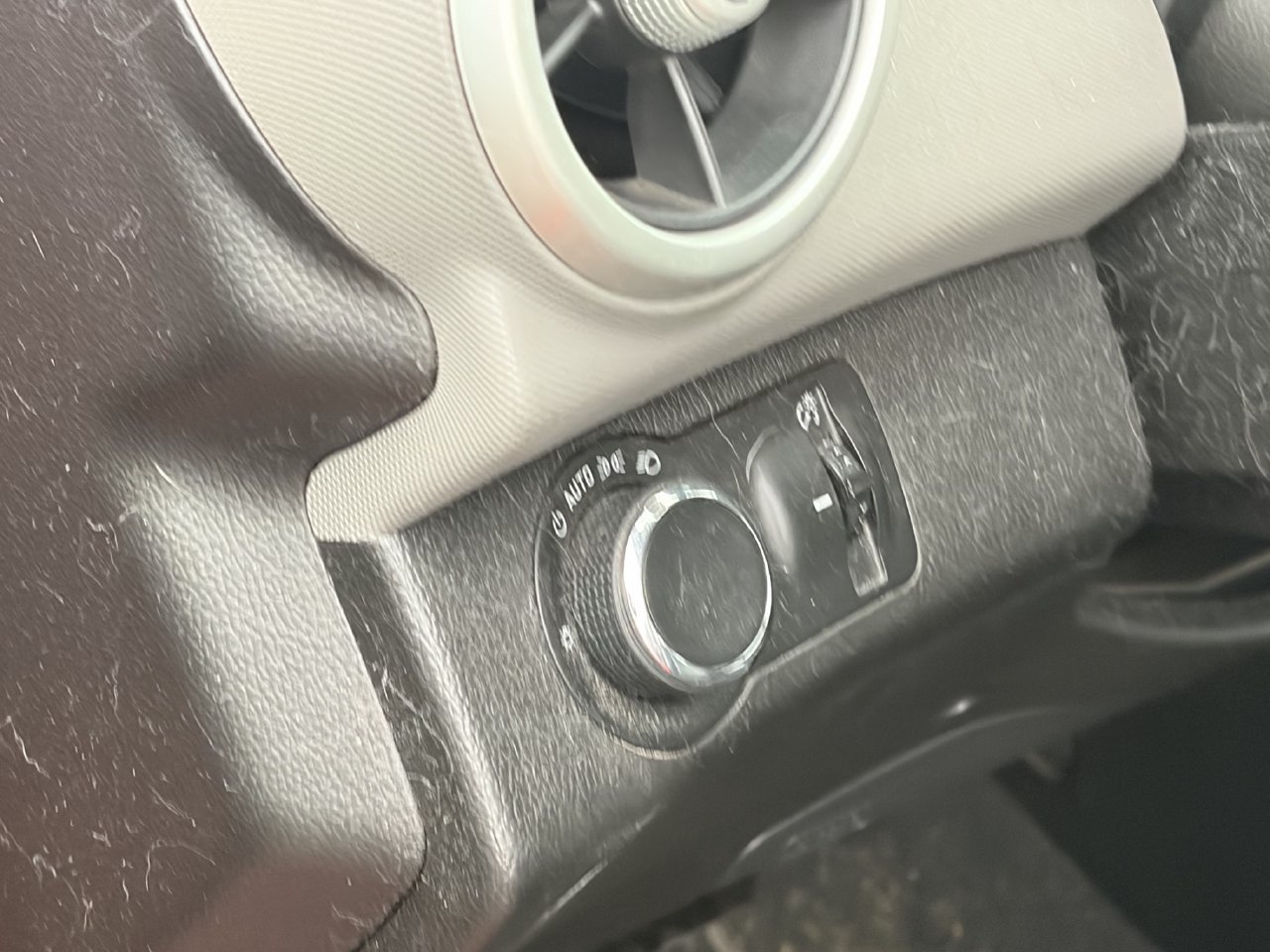 Used 2020 Chevrolet Sonic Premier FWD image 10