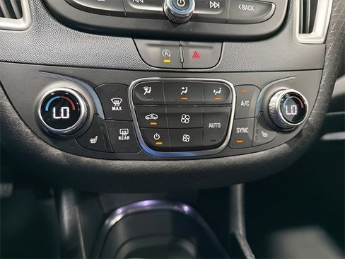 Used 2024 Chevrolet Malibu LT image 21